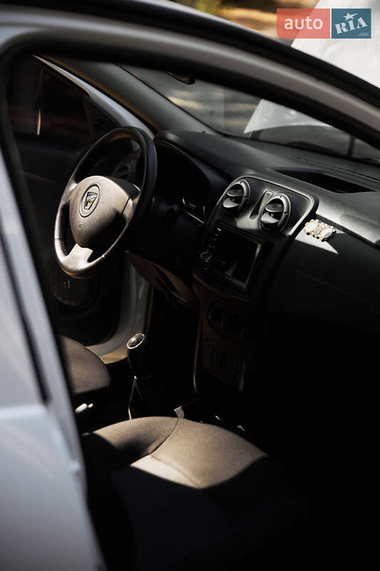 Седан Dacia Logan 2015 в Кропивницькому