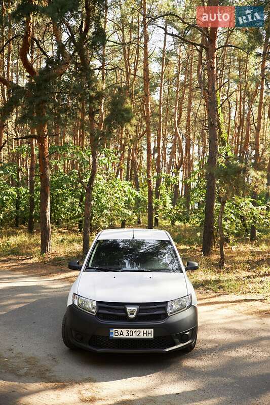 Седан Dacia Logan 2015 в Кропивницькому