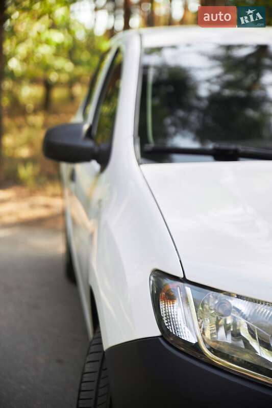 Седан Dacia Logan 2015 в Кропивницькому