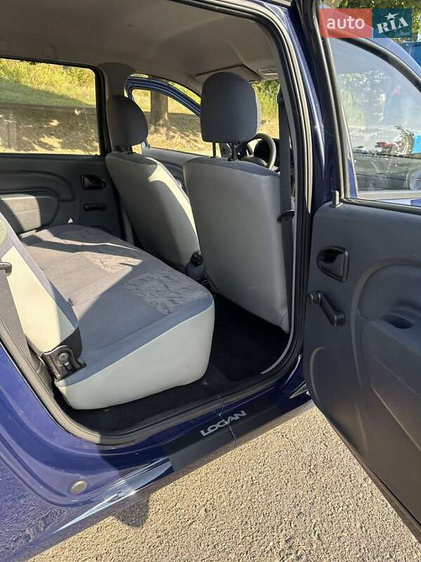 Седан Dacia Logan 2010 в Ровно фото 3 Седан Dacia Logan 2010 в Ровно