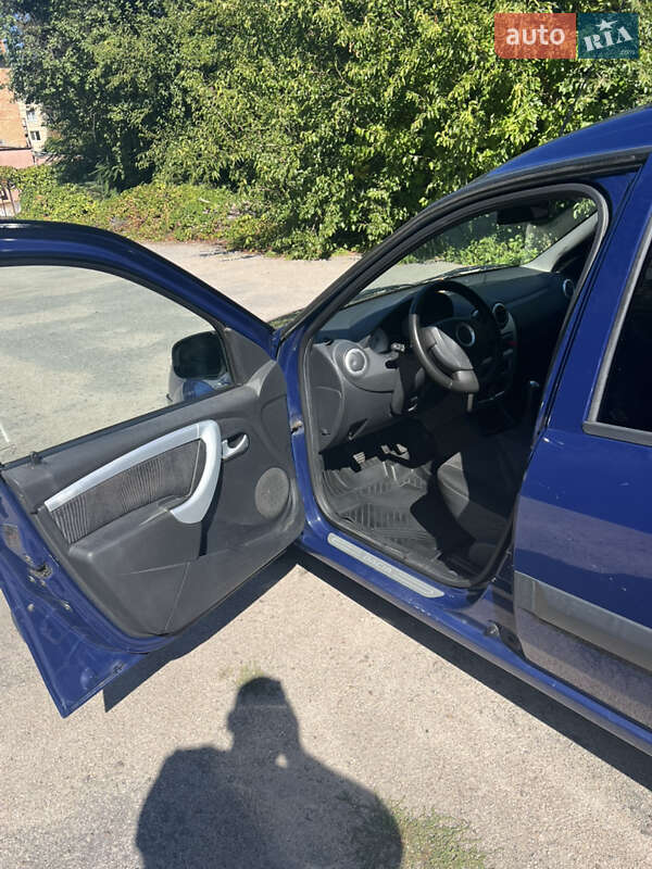 Седан Dacia Logan 2009 в Марганце