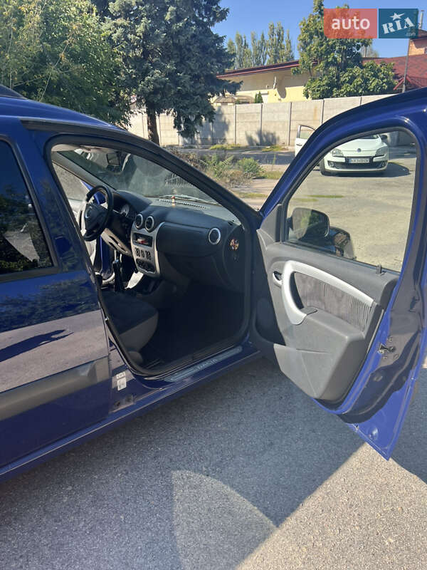 Седан Dacia Logan 2009 в Марганце