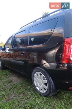 Седан Dacia Logan 2010 в 