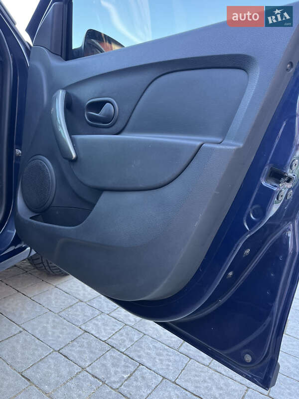 Седан Dacia Logan 2014 в Ужгороде