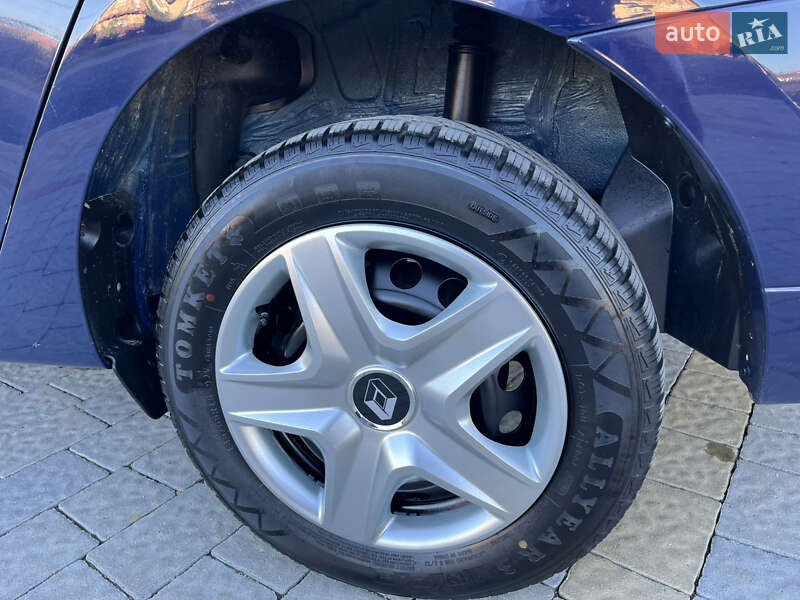 Седан Dacia Logan 2014 в Ужгороде