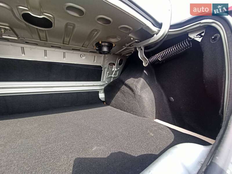 Седан Dacia Logan 2007 в Києві