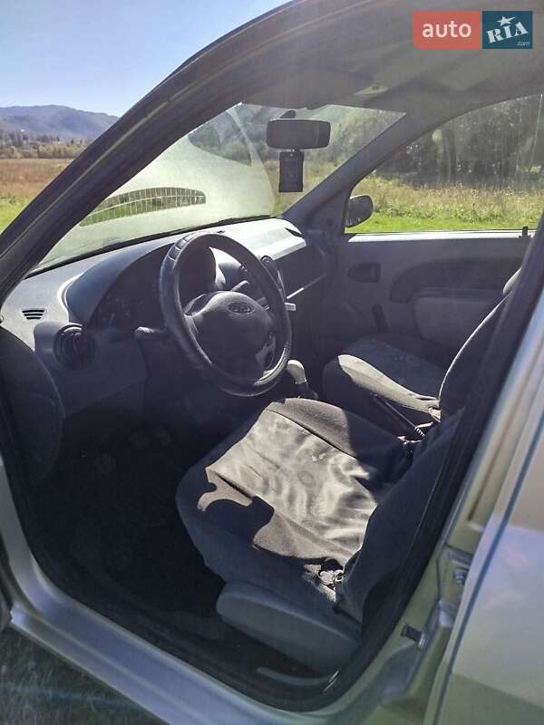 Седан Dacia Logan 2006 в Іршаві