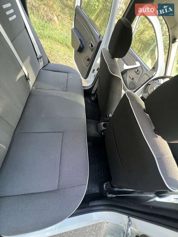 Седан Dacia Logan 2012 в Олександрівці