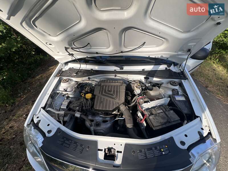 Седан Dacia Logan 2012 в Олександрівці