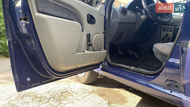 Седан Dacia Logan 2005 в Полтаві