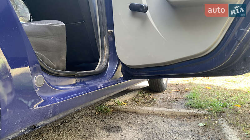 Седан Dacia Logan 2005 в Полтаві