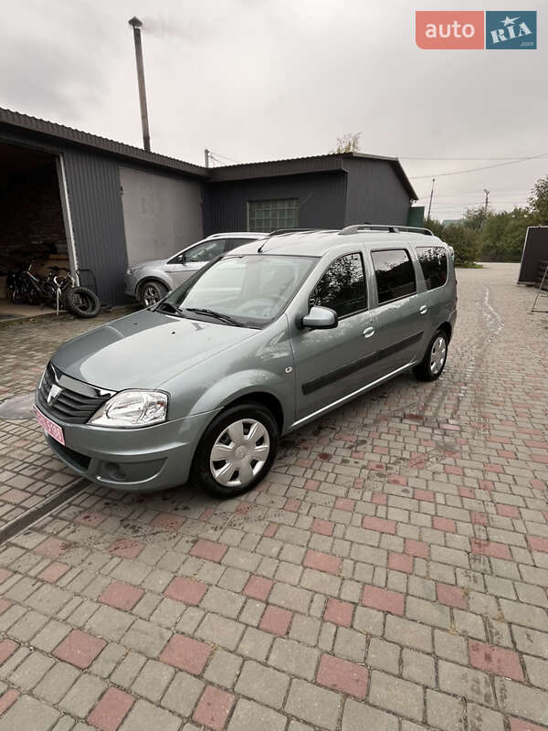 Седан Dacia Logan 2009 в Староконстантинове