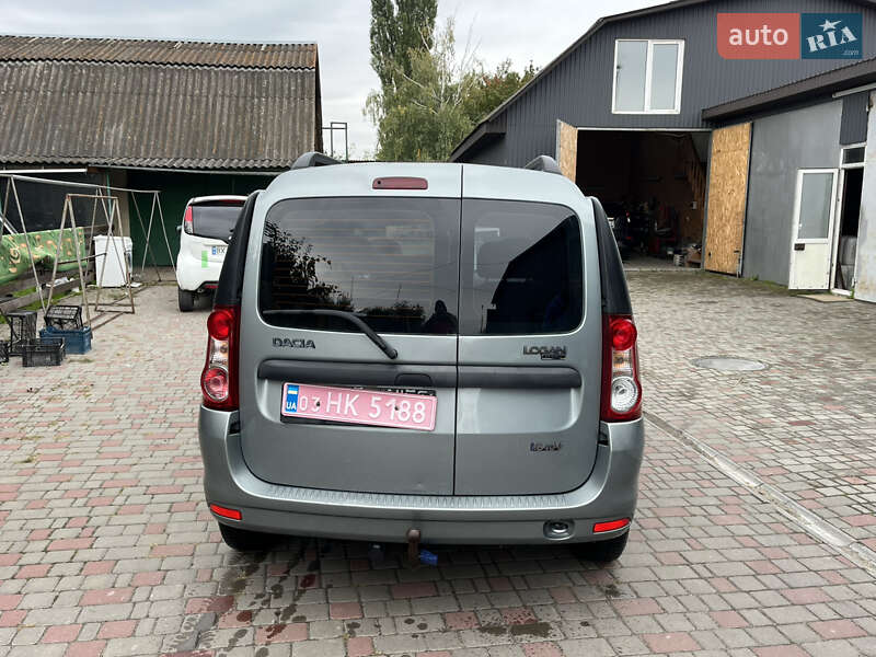 Седан Dacia Logan 2009 в Староконстантинове