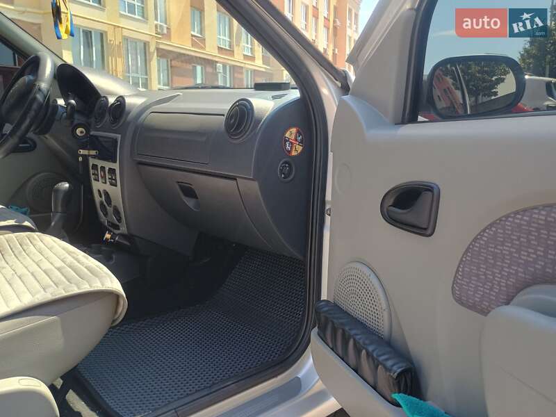 Седан Dacia Logan 2007 в Києві фото 28 Седан Dacia Logan 2007 в Києві