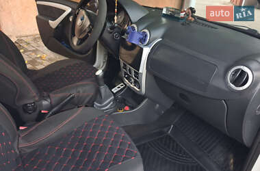 Седан Dacia Logan 2009 в 