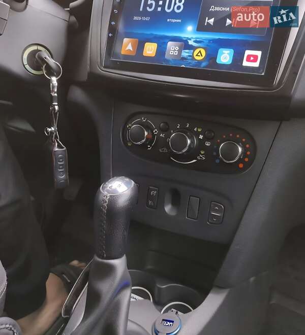 Седан Dacia Logan 2013 в Киеве