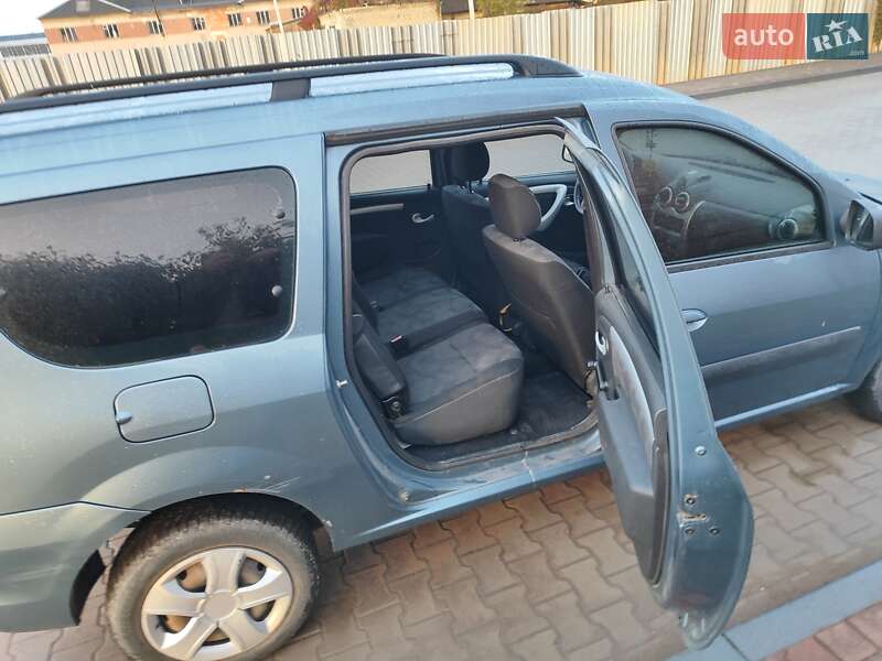 Седан Dacia Logan 2010 в Львові