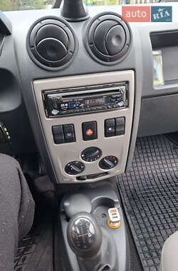 Седан Dacia Logan 2008 в 