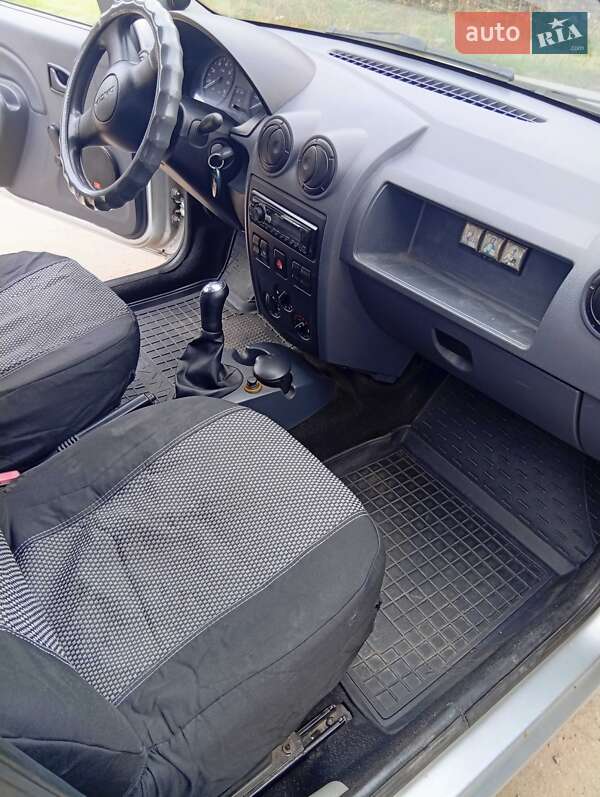 Седан Dacia Logan 2007 в Харькове фото 6 Седан Dacia Logan 2007 в Харькове