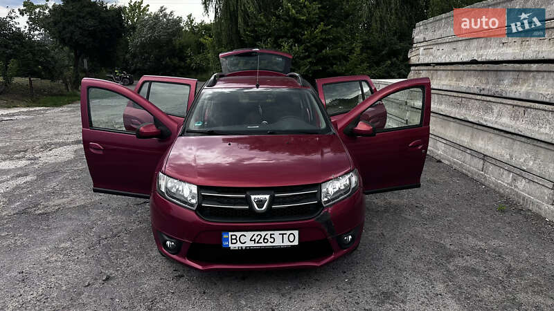Седан Dacia Logan 2015 в Жовкві