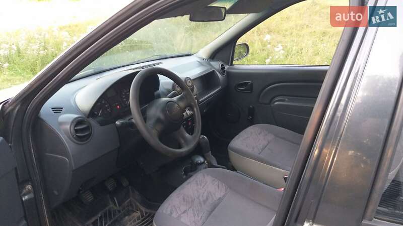 Седан Dacia Logan 2007 в Баре фото 5 Седан Dacia Logan 2007 в Баре