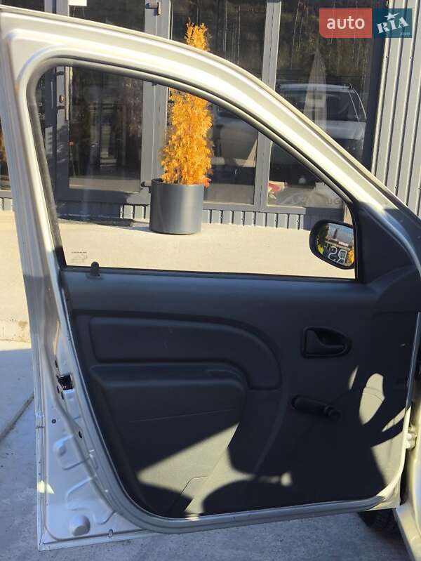 Седан Dacia Logan 2006 в Киеве