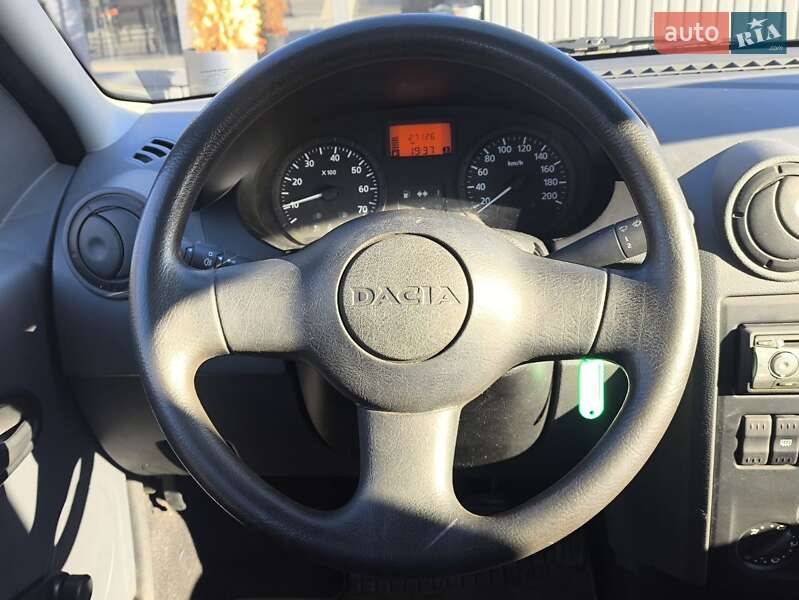 Седан Dacia Logan 2006 в Киеве