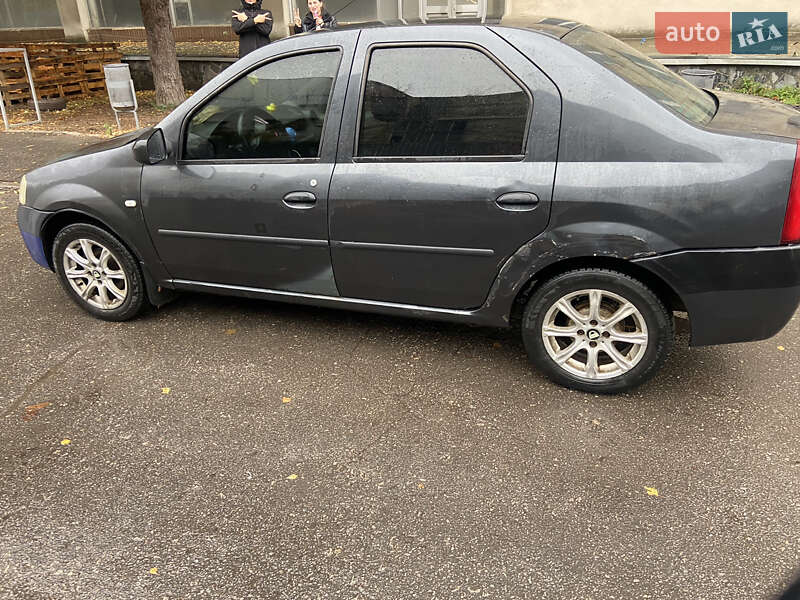 Седан Dacia Logan 2006 в  фото Седан Dacia Logan 2006 в