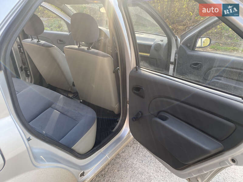 Седан Dacia Logan 2008 в Кам'янському