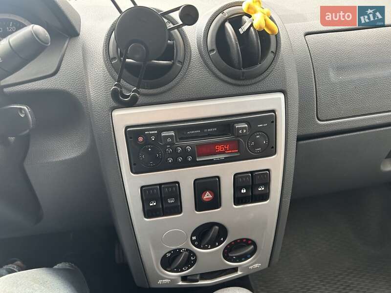 Седан Dacia Logan 2005 в Киеве фото 2 Седан Dacia Logan 2005 в Киеве