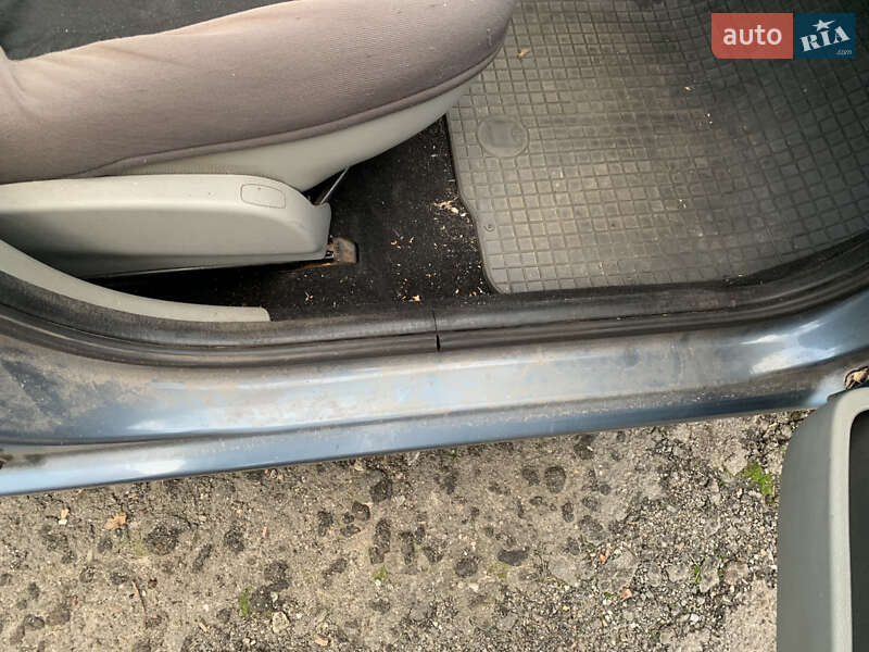 Седан Dacia Logan 2006 в Києві