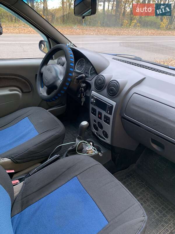 Седан Dacia Logan 2006 в Умані