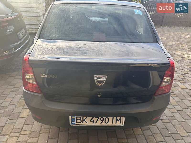 Седан Dacia Logan 2012 в Корце