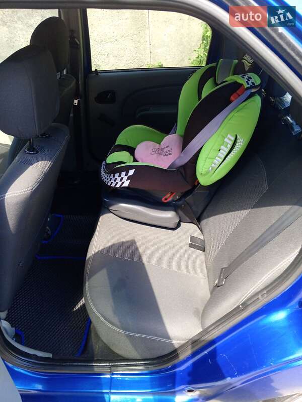 Седан Dacia Logan 2006 в Киеве