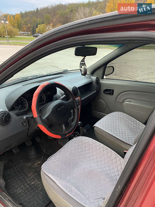 Седан Dacia Logan 2006 в Каневі