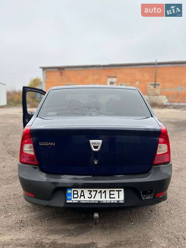Седан Dacia Logan 2011 в Добровеличківці