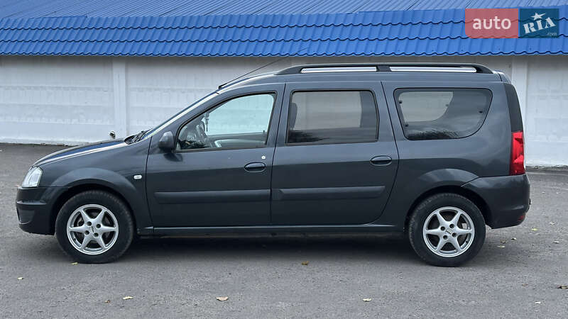 Седан Dacia Logan 2011 в Радивиліві