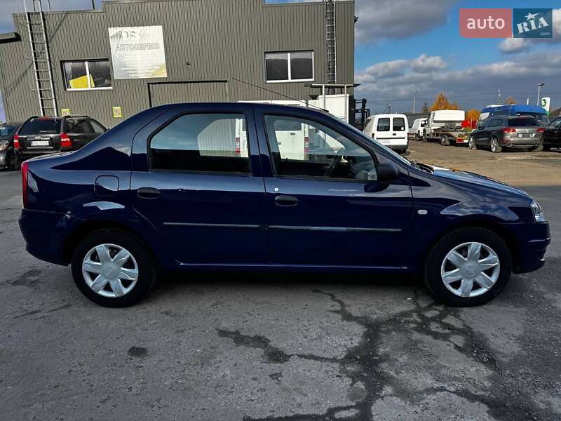 Седан Dacia Logan 2009 в Луцке