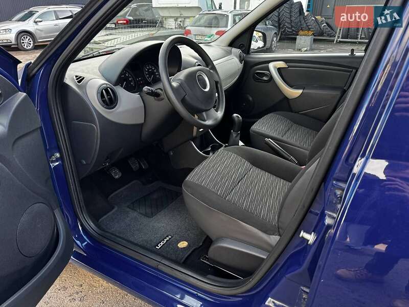 Седан Dacia Logan 2009 в Луцке