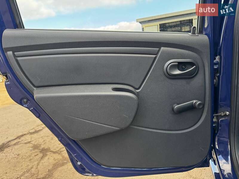 Седан Dacia Logan 2009 в Луцке