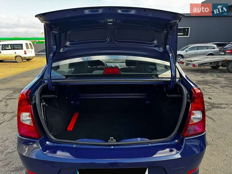 Седан Dacia Logan 2009 в Луцке