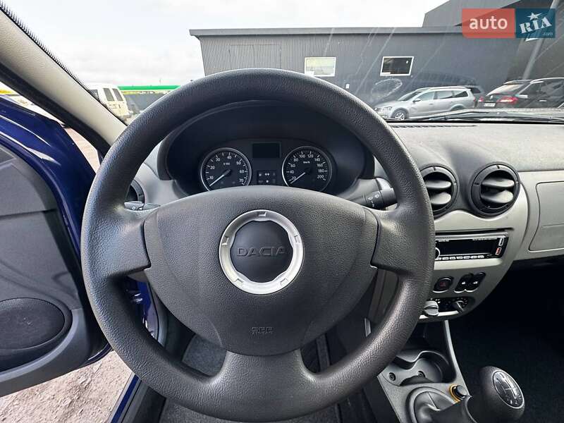 Седан Dacia Logan 2009 в Луцке