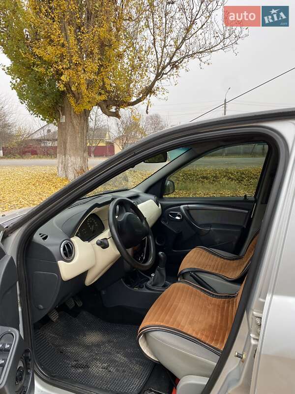 Седан Dacia Logan 2006 в Козельце