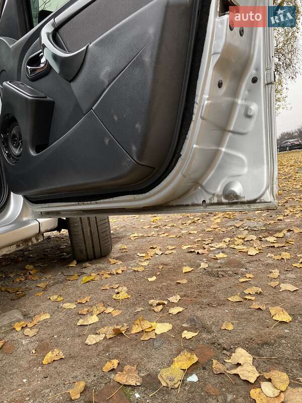 Седан Dacia Logan 2006 в Козельце