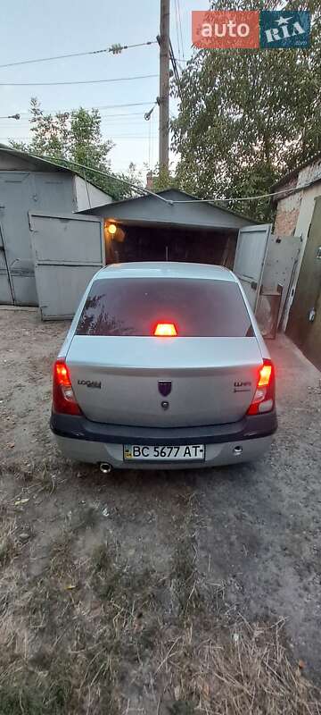 Седан Dacia Logan 2006 в Львові