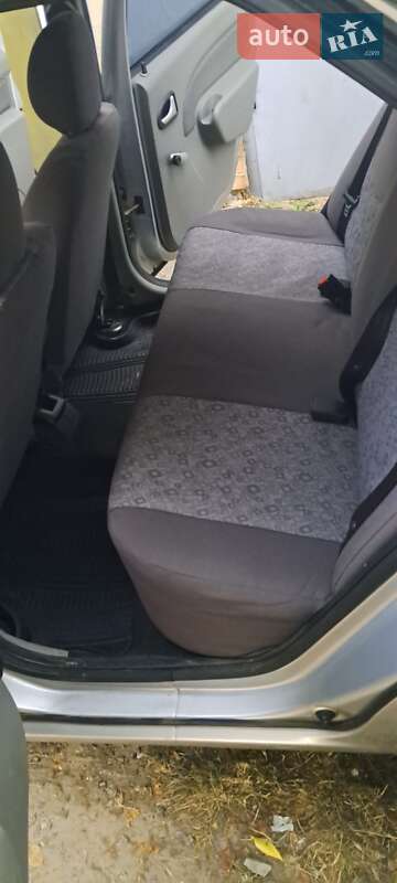 Седан Dacia Logan 2006 в Львові