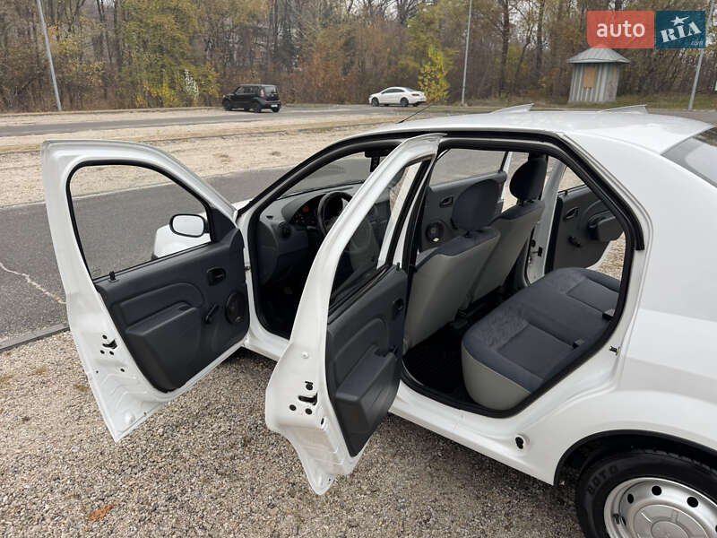 Седан Dacia Logan 2005 в Дніпрі