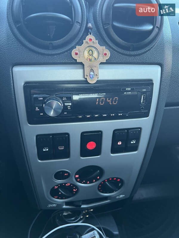 Седан Dacia Logan 2007 в Калуші