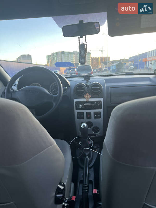 Седан Dacia Logan 2007 в Калуші