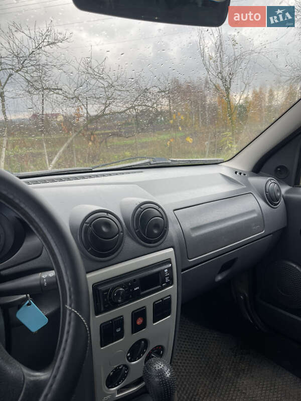 Седан Dacia Logan 2009 в Дубно